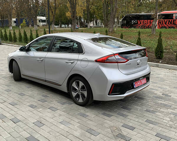 Серый Хендай Ioniq, объемом двигателя 0 л и пробегом 123 тыс. км за 13500 $, фото 4 на Automoto.ua