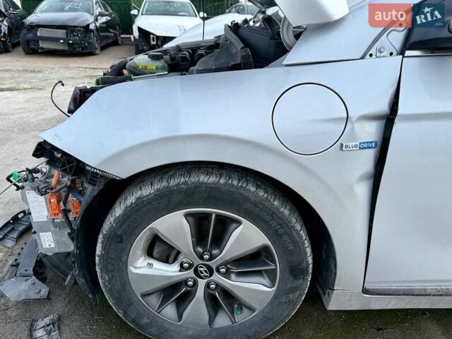 Серый Хендай Ioniq, объемом двигателя 1.6 л и пробегом 129 тыс. км за 7900 $, фото 10 на Automoto.ua