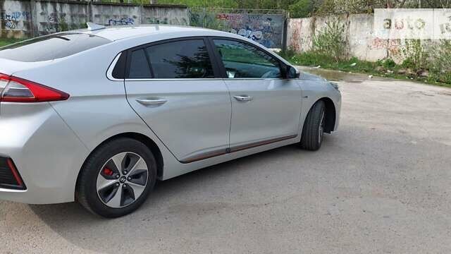 Сірий Хендай Ioniq, об'ємом двигуна 0 л та пробігом 83 тис. км за 16000 $, фото 16 на Automoto.ua