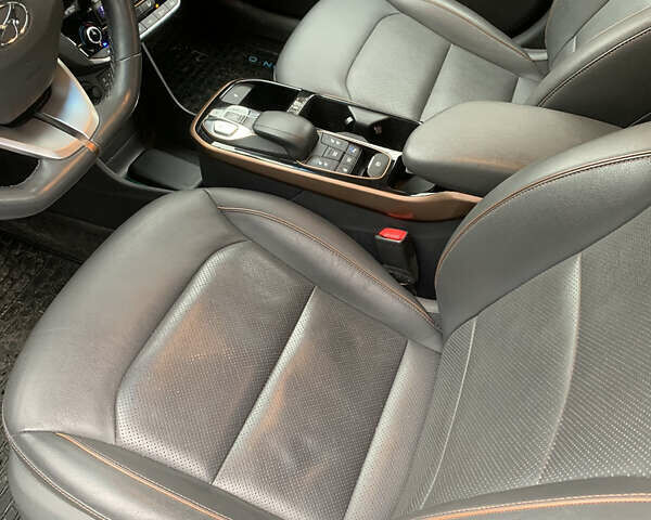 Серый Хендай Ioniq, объемом двигателя 0 л и пробегом 123 тыс. км за 13500 $, фото 8 на Automoto.ua