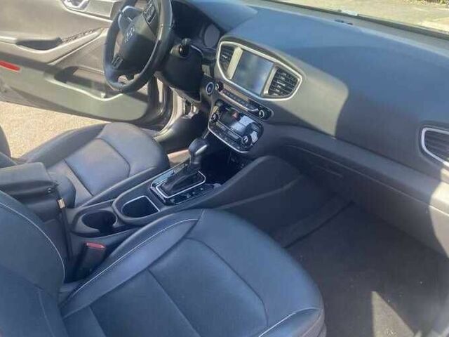 Сірий Хендай Ioniq, об'ємом двигуна 1.6 л та пробігом 114 тис. км за 10300 $, фото 8 на Automoto.ua