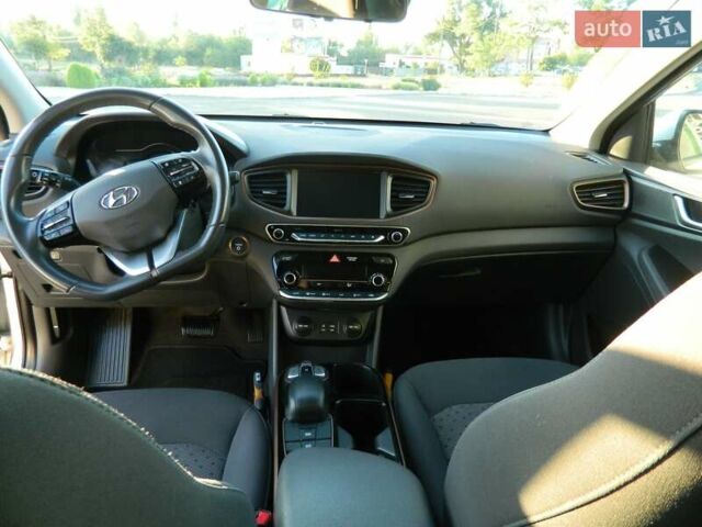 Сірий Хендай Ioniq, об'ємом двигуна 0 л та пробігом 91 тис. км за 13300 $, фото 15 на Automoto.ua