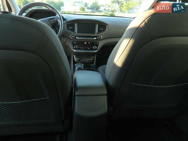 Сірий Хендай Ioniq, об'ємом двигуна 0 л та пробігом 91 тис. км за 13300 $, фото 19 на Automoto.ua