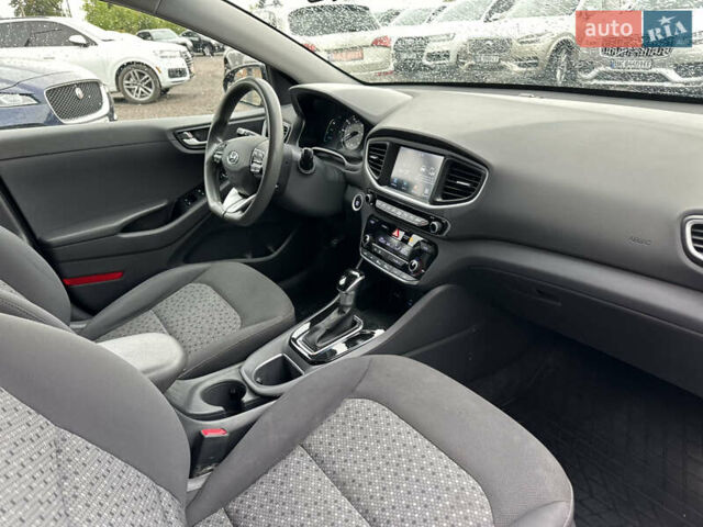 Серый Хендай Ioniq, объемом двигателя 1.6 л и пробегом 272 тыс. км за 12999 $, фото 8 на Automoto.ua