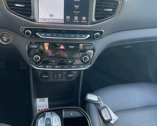 Сірий Хендай Ioniq, об'ємом двигуна 0 л та пробігом 121 тис. км за 12800 $, фото 23 на Automoto.ua