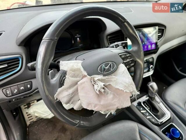 Серый Хендай Ioniq, объемом двигателя 1.6 л и пробегом 129 тыс. км за 7900 $, фото 24 на Automoto.ua