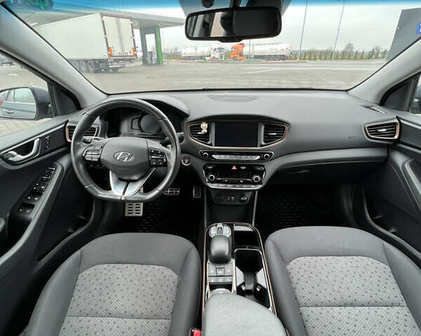 Серый Хендай Ioniq, объемом двигателя 0 л и пробегом 86 тыс. км за 13500 $, фото 17 на Automoto.ua