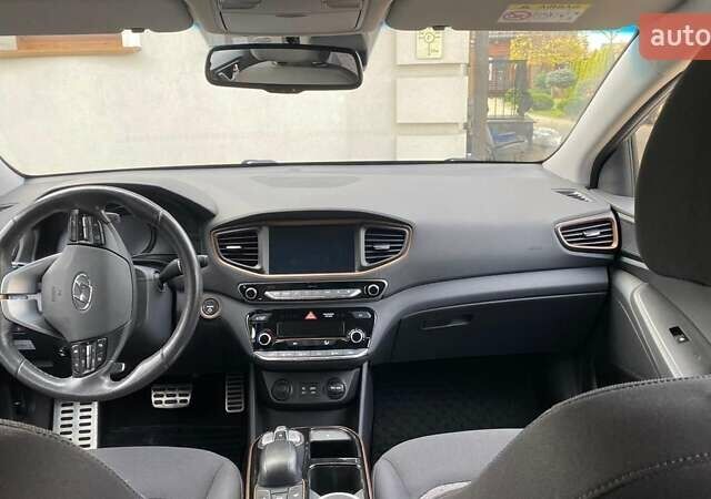 Серый Хендай Ioniq, объемом двигателя 0 л и пробегом 108 тыс. км за 13700 $, фото 25 на Automoto.ua