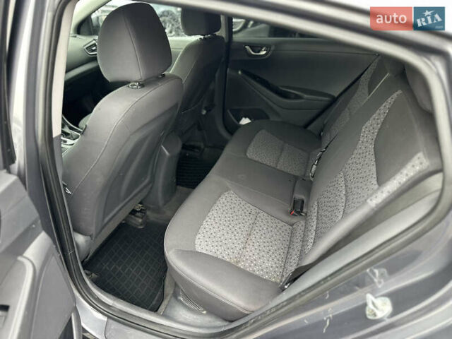 Серый Хендай Ioniq, объемом двигателя 1.6 л и пробегом 272 тыс. км за 12999 $, фото 7 на Automoto.ua