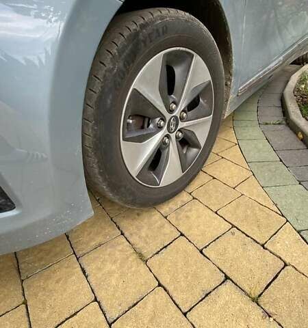 Серый Хендай Ioniq, объемом двигателя 0 л и пробегом 108 тыс. км за 13700 $, фото 13 на Automoto.ua