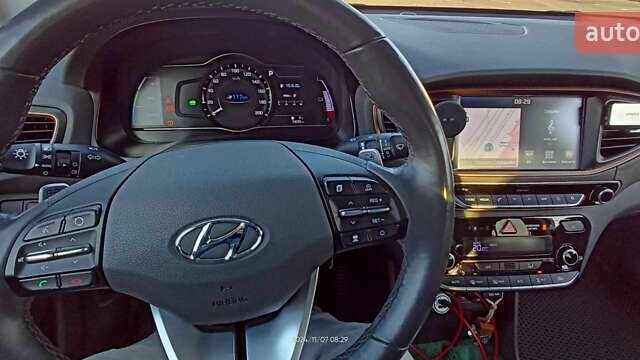 Серый Хендай Ioniq, объемом двигателя 0 л и пробегом 97 тыс. км за 14500 $, фото 7 на Automoto.ua