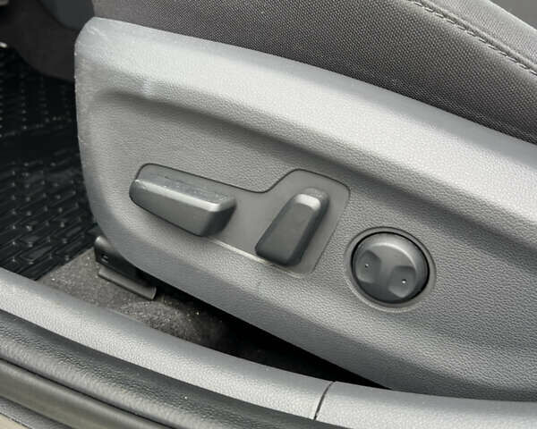 Серый Хендай Ioniq, объемом двигателя 0 л и пробегом 86 тыс. км за 13500 $, фото 12 на Automoto.ua