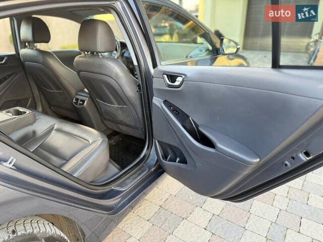 Серый Хендай Ioniq, объемом двигателя 0 л и пробегом 109 тыс. км за 13899 $, фото 29 на Automoto.ua