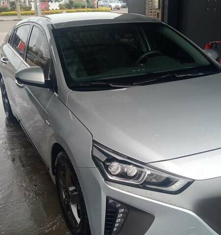 Сірий Хендай Ioniq, об'ємом двигуна 0 л та пробігом 120 тис. км за 13000 $, фото 3 на Automoto.ua