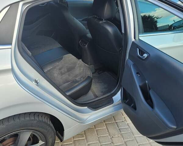 Серый Хендай Ioniq, объемом двигателя 0 л и пробегом 128 тыс. км за 13700 $, фото 8 на Automoto.ua