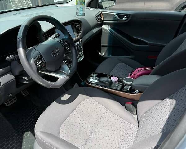 Серый Хендай Ioniq, объемом двигателя 0 л и пробегом 109 тыс. км за 14000 $, фото 7 на Automoto.ua