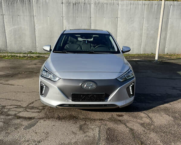 Сірий Хендай Ioniq, об'ємом двигуна 0 л та пробігом 121 тис. км за 12800 $, фото 5 на Automoto.ua