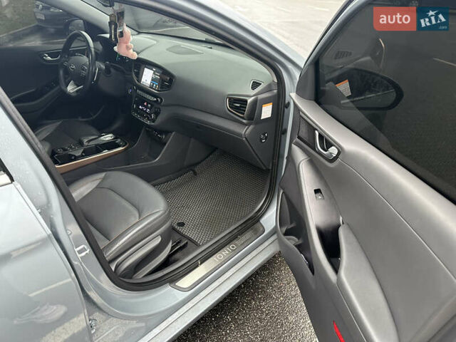 Сірий Хендай Ioniq, об'ємом двигуна 0 л та пробігом 148 тис. км за 13600 $, фото 21 на Automoto.ua