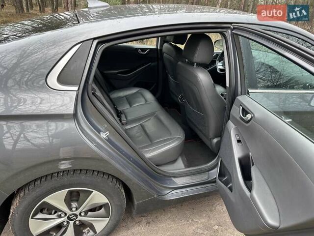 Серый Хендай Ioniq, объемом двигателя 0 л и пробегом 198 тыс. км за 12999 $, фото 8 на Automoto.ua