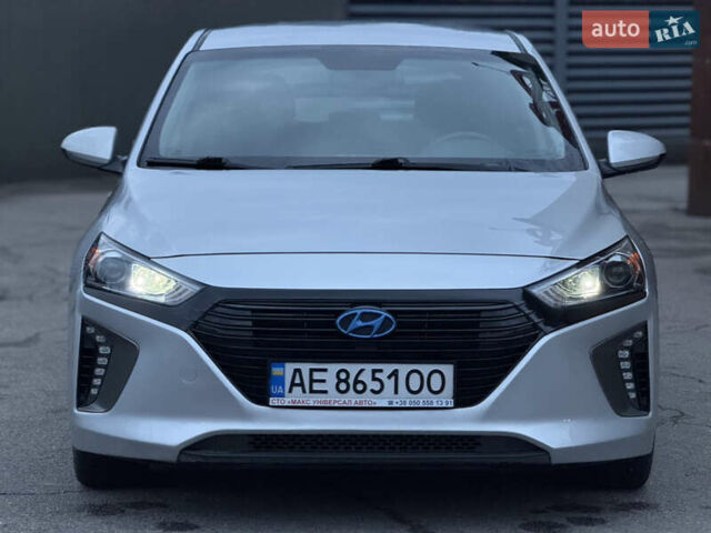 Сірий Хендай Ioniq, об'ємом двигуна 1.6 л та пробігом 89 тис. км за 14899 $, фото 3 на Automoto.ua