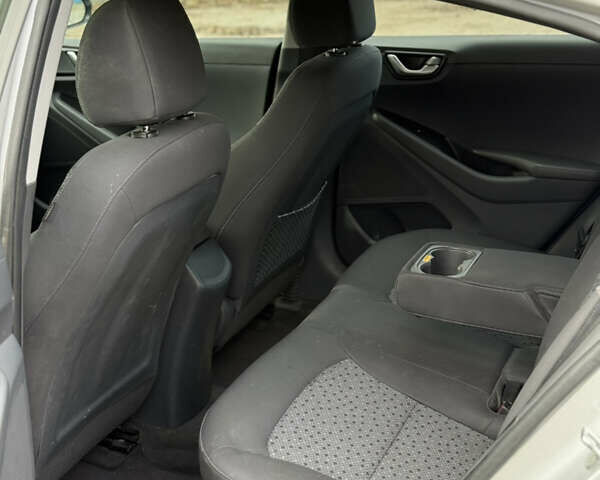 Сірий Хендай Ioniq, об'ємом двигуна 1.6 л та пробігом 89 тис. км за 14899 $, фото 15 на Automoto.ua