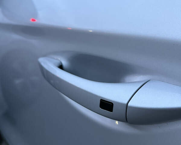 Сірий Хендай Ioniq, об'ємом двигуна 1.6 л та пробігом 89 тис. км за 14899 $, фото 7 на Automoto.ua