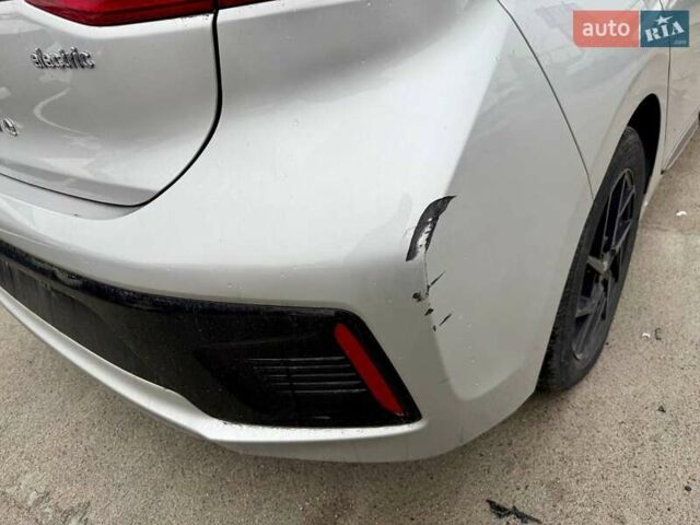 Сірий Хендай Ioniq, об'ємом двигуна 0 л та пробігом 125 тис. км за 6700 $, фото 12 на Automoto.ua