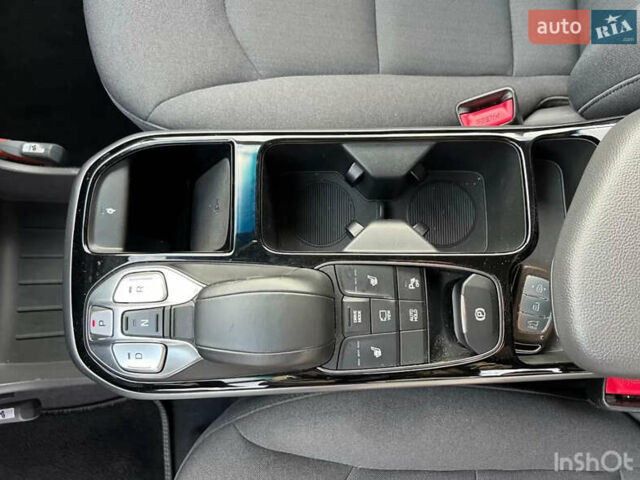 Сірий Хендай Ioniq, об'ємом двигуна 0 л та пробігом 110 тис. км за 14300 $, фото 17 на Automoto.ua