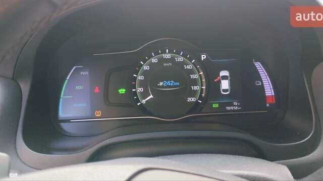 Серый Хендай Ioniq, объемом двигателя 0 л и пробегом 198 тыс. км за 12999 $, фото 4 на Automoto.ua