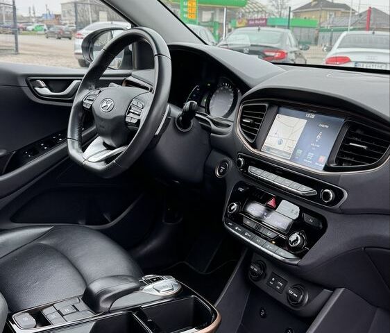 Сірий Хендай Ioniq, об'ємом двигуна 0 л та пробігом 143 тис. км за 12999 $, фото 19 на Automoto.ua