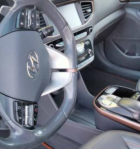 Серый Хендай Ioniq, объемом двигателя 0 л и пробегом 198 тыс. км за 13800 $, фото 3 на Automoto.ua