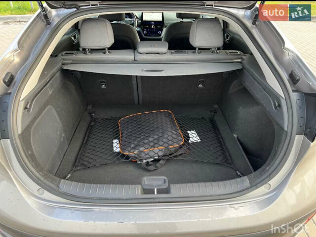 Сірий Хендай Ioniq, об'ємом двигуна 0 л та пробігом 110 тис. км за 14300 $, фото 19 на Automoto.ua