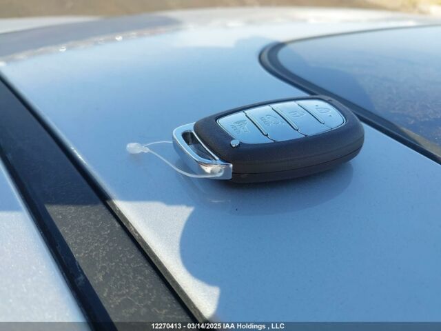 Серый Хендай Ioniq, объемом двигателя 1.6 л и пробегом 137 тыс. км за 9900 $, фото 8 на Automoto.ua