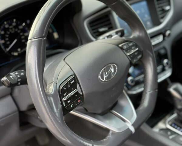 Сірий Хендай Ioniq, об'ємом двигуна 1.6 л та пробігом 89 тис. км за 14899 $, фото 10 на Automoto.ua
