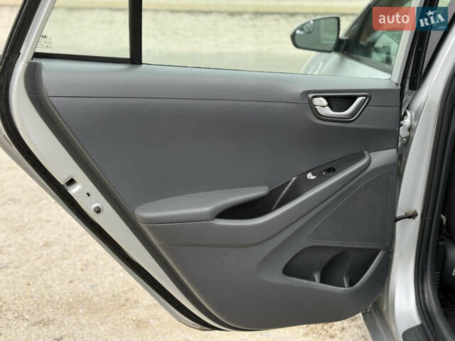 Сірий Хендай Ioniq, об'ємом двигуна 1.6 л та пробігом 88 тис. км за 14899 $, фото 20 на Automoto.ua