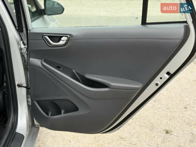 Сірий Хендай Ioniq, об'ємом двигуна 1.6 л та пробігом 88 тис. км за 14899 $, фото 22 на Automoto.ua