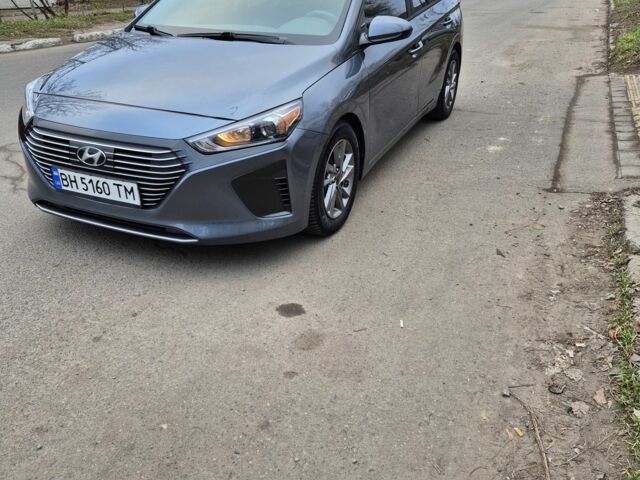 Серый Хендай Ioniq, объемом двигателя 1.6 л и пробегом 35 тыс. км за 16000 $, фото 3 на Automoto.ua