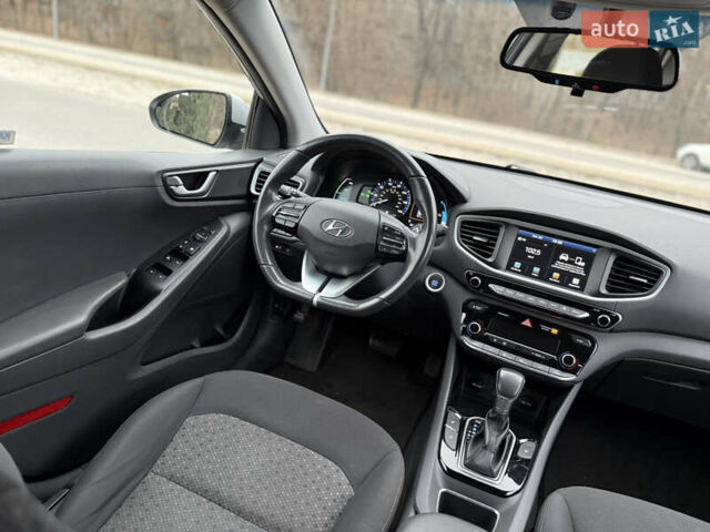 Сірий Хендай Ioniq, об'ємом двигуна 1.6 л та пробігом 88 тис. км за 14899 $, фото 28 на Automoto.ua