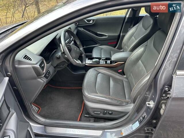 Серый Хендай Ioniq, объемом двигателя 0 л и пробегом 198 тыс. км за 12999 $, фото 10 на Automoto.ua