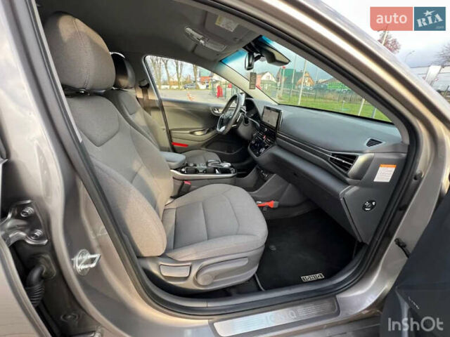 Сірий Хендай Ioniq, об'ємом двигуна 0 л та пробігом 110 тис. км за 14300 $, фото 20 на Automoto.ua