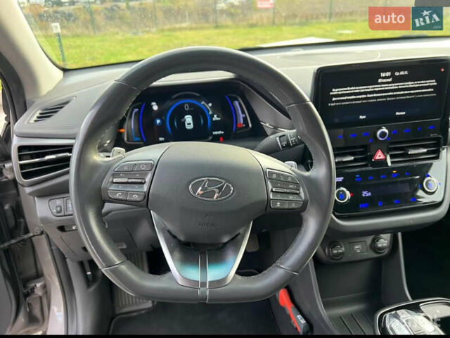 Сірий Хендай Ioniq, об'ємом двигуна 0 л та пробігом 110 тис. км за 14300 $, фото 13 на Automoto.ua
