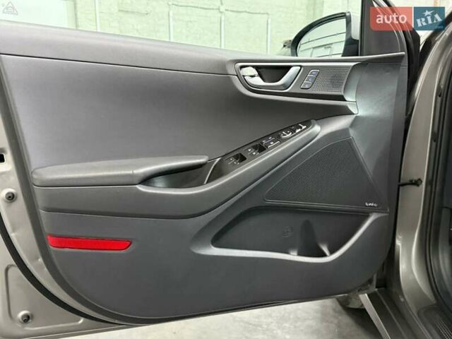 Серый Хендай Ioniq, объемом двигателя 0 л и пробегом 132 тыс. км за 15732 $, фото 11 на Automoto.ua