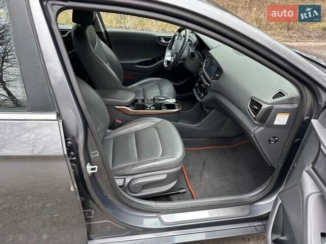 Серый Хендай Ioniq, объемом двигателя 0 л и пробегом 198 тыс. км за 12999 $, фото 5 на Automoto.ua