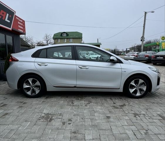 Сірий Хендай Ioniq, об'ємом двигуна 0 л та пробігом 143 тис. км за 12999 $, фото 2 на Automoto.ua