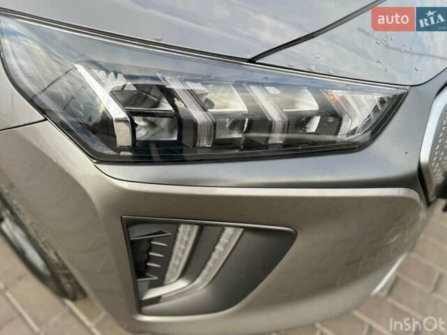 Сірий Хендай Ioniq, об'ємом двигуна 0 л та пробігом 110 тис. км за 14300 $, фото 8 на Automoto.ua