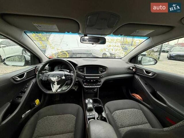 Сірий Хендай Ioniq, об'ємом двигуна 0 л та пробігом 125 тис. км за 6700 $, фото 21 на Automoto.ua