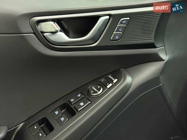 Серый Хендай Ioniq, объемом двигателя 0 л и пробегом 132 тыс. км за 15732 $, фото 12 на Automoto.ua