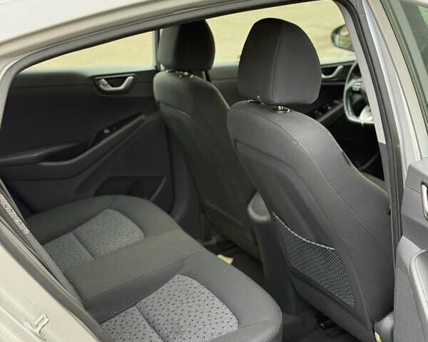 Сірий Хендай Ioniq, об'ємом двигуна 1.6 л та пробігом 89 тис. км за 14899 $, фото 14 на Automoto.ua