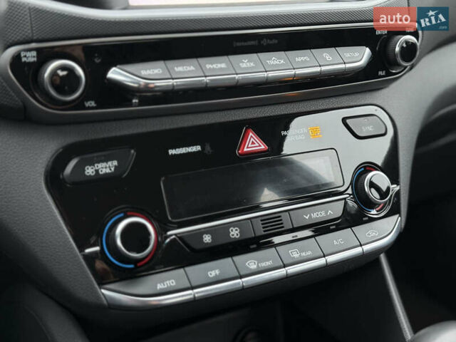 Сірий Хендай Ioniq, об'ємом двигуна 1.6 л та пробігом 88 тис. км за 14899 $, фото 19 на Automoto.ua