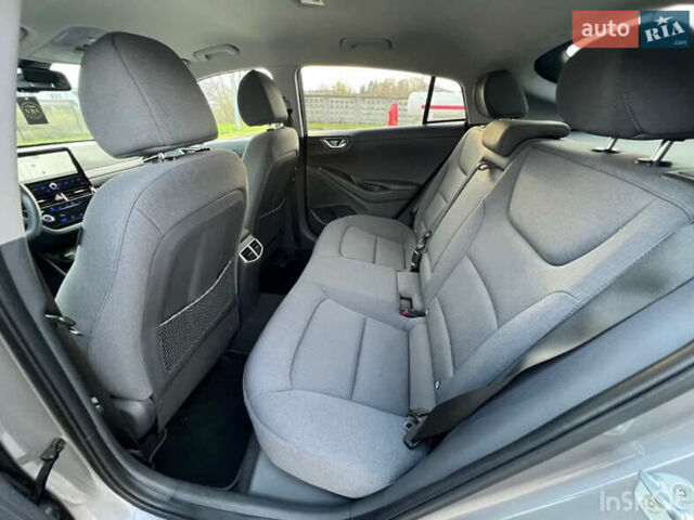 Сірий Хендай Ioniq, об'ємом двигуна 0 л та пробігом 110 тис. км за 14300 $, фото 21 на Automoto.ua